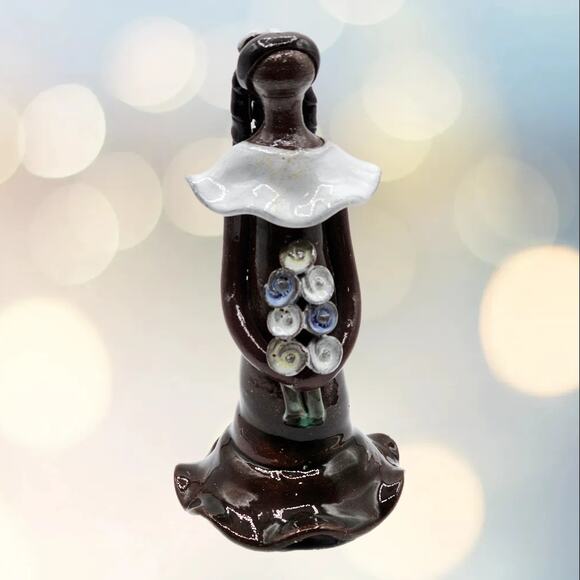 Vintage Hand-Crafted Faceless Woman with Flowers Ceramic Figurine Artisan Glazed - Picture 3 of 10